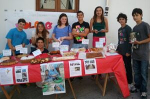 Els alumnes de religió de l'IES Josep Iborra de Benissa durant la campanya d'ajuda a la ONG Fontilles
