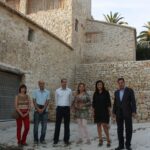 La directora general de patrimoni, Marta Alonso, visita la Casa de Tros de Les Calcides