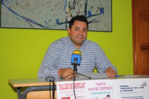 Jorge Ivars, regidor de joventut presenta el programa de maig i juny 2013 del Casal Jove de Benissa