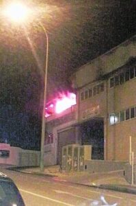 Imatge de l'incendi al polígon industrial de La Pedrera