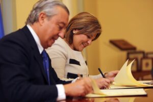 El president de Renfe i la consellera d'Infraestructures signen el conveni de gratuïtat