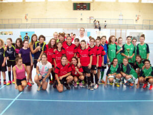 Els equips cadets femenins participants al V Torneig d'Escoles de Futbol Sala de Benissa