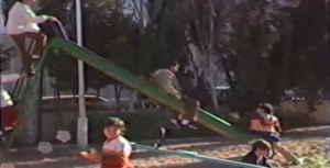 Xiquets jugant al parc de la Glorieta durant la Fira i Porrat de 1984