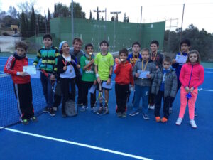 Xiquets participants al III Encontre Infantil de Tennis al Club El Collao de Benissa