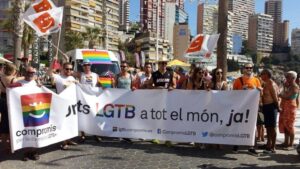 Membres de Compromís a la manifestació LGTB a Benidorm
