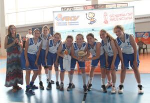 L'equip femení de l'Escola Municipal de Bàsquet de Benissa