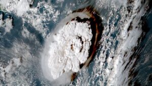 L'explosió del Volcà Hunga Tonga, vista des d'un satèl·lit