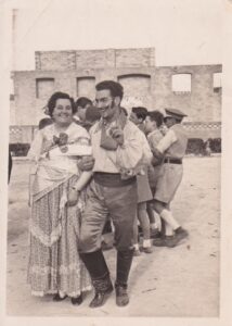 Maria del Molí i Ignasi Moll en les Festes dels Fadrins de 1958